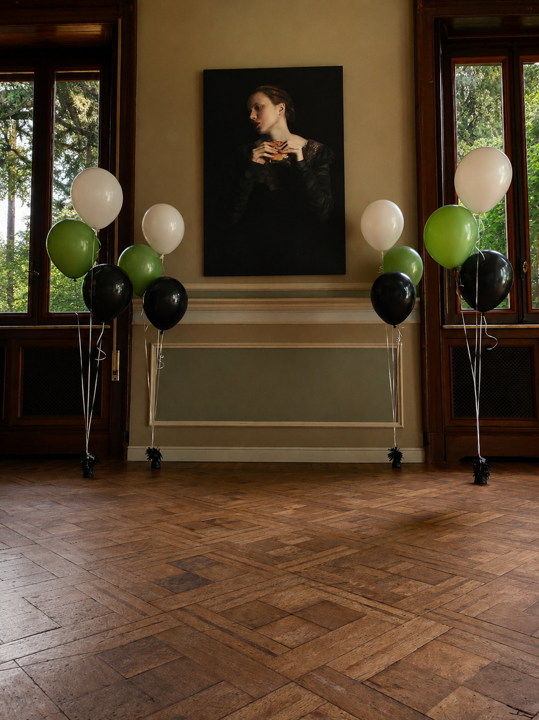 Allestimento serale per diciottesimo compleanno valorizzazione di alcuni fettagli arredamento con palloncini dello stesso colore verde salvia, bianco e nero